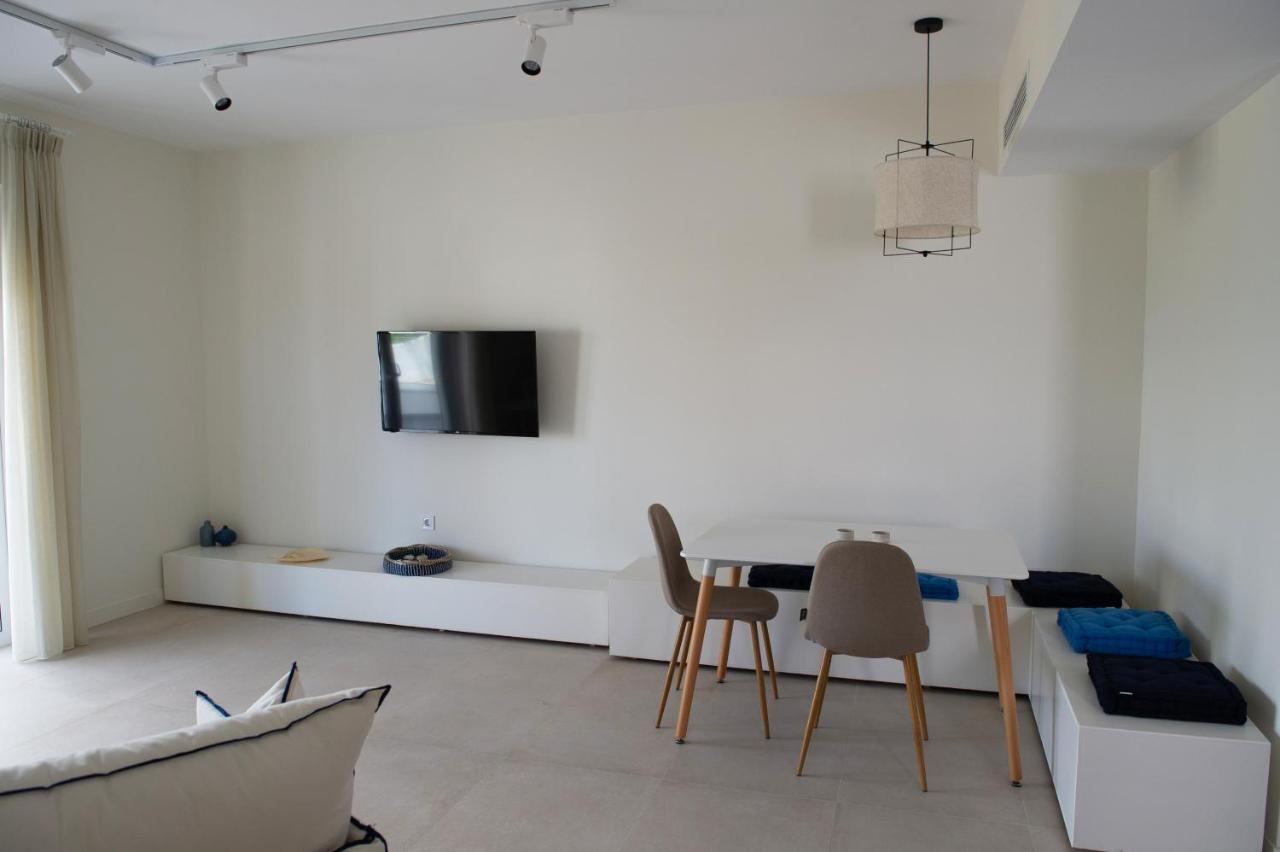 Apartment La Bleue Beachfront Boutique *