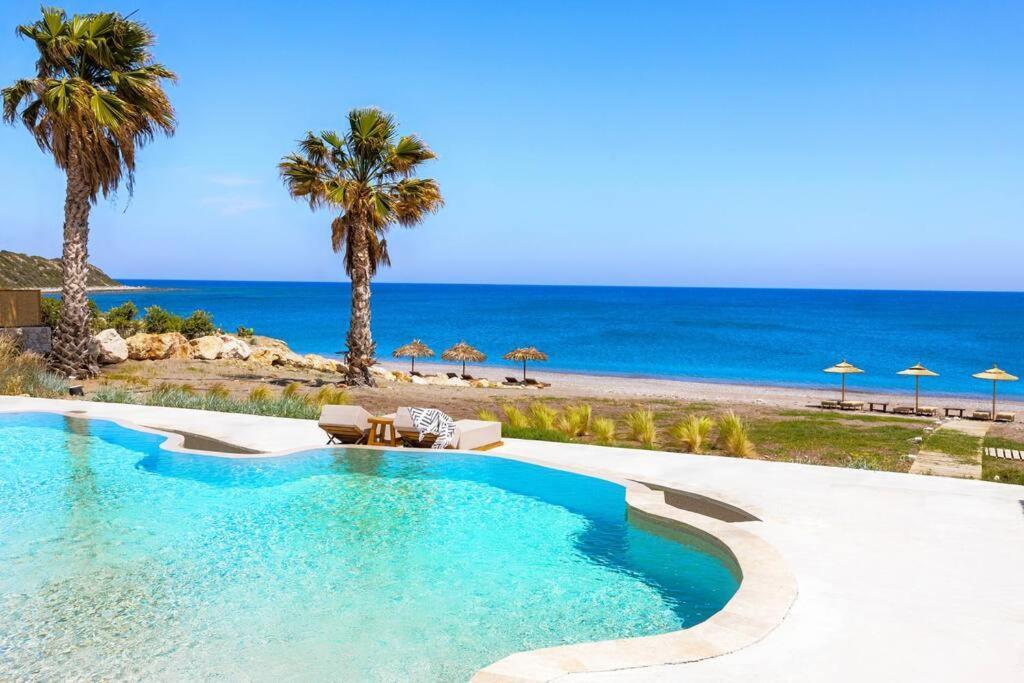 Beachfront Crystalia Villa *