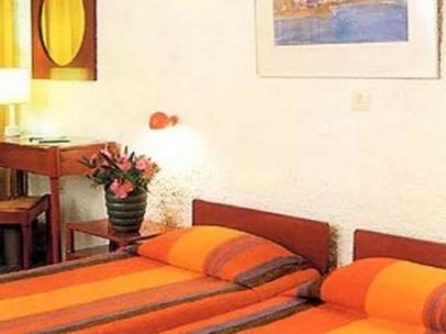 Apollo 4* Agia Marina (Aegina)