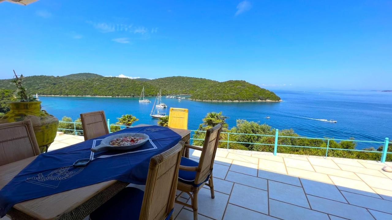 Villa Azure & *