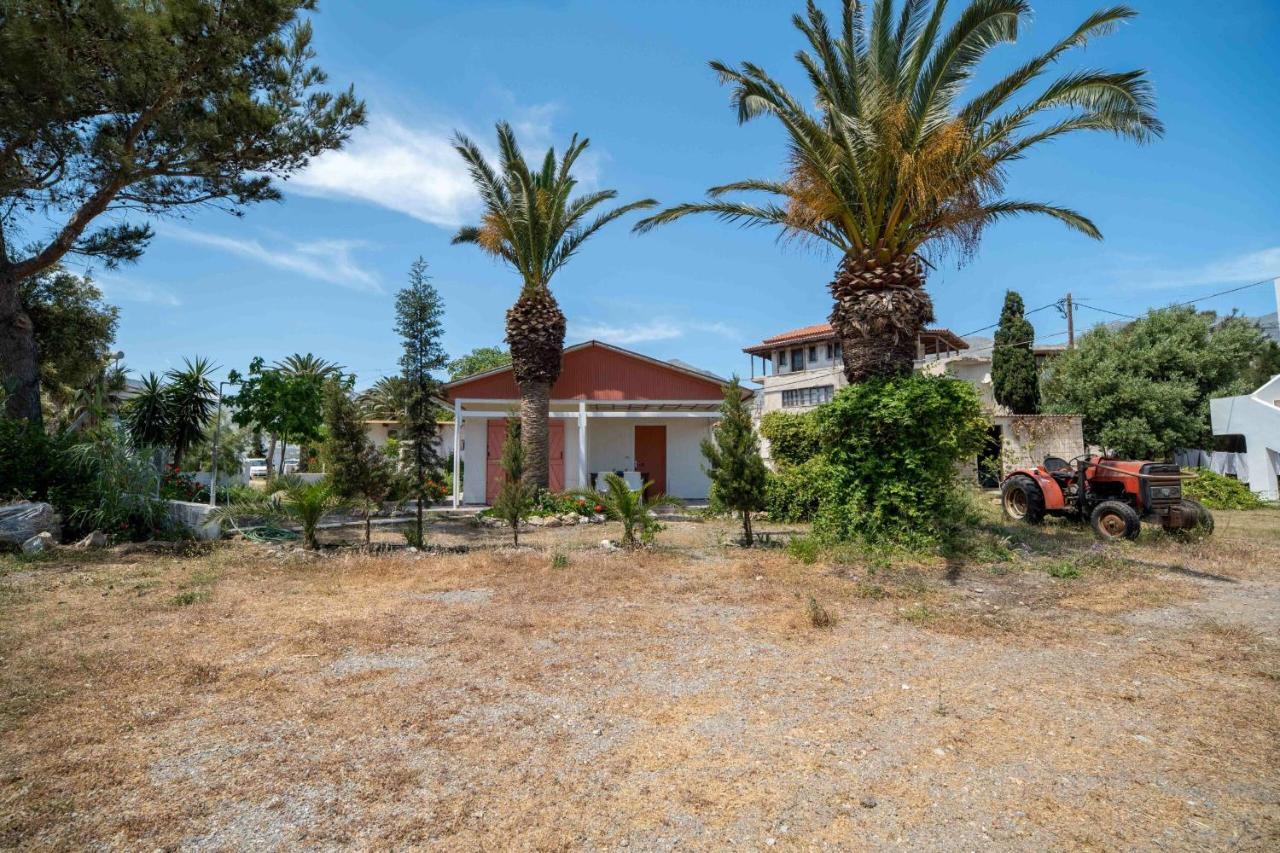 Milos & House Apartment *