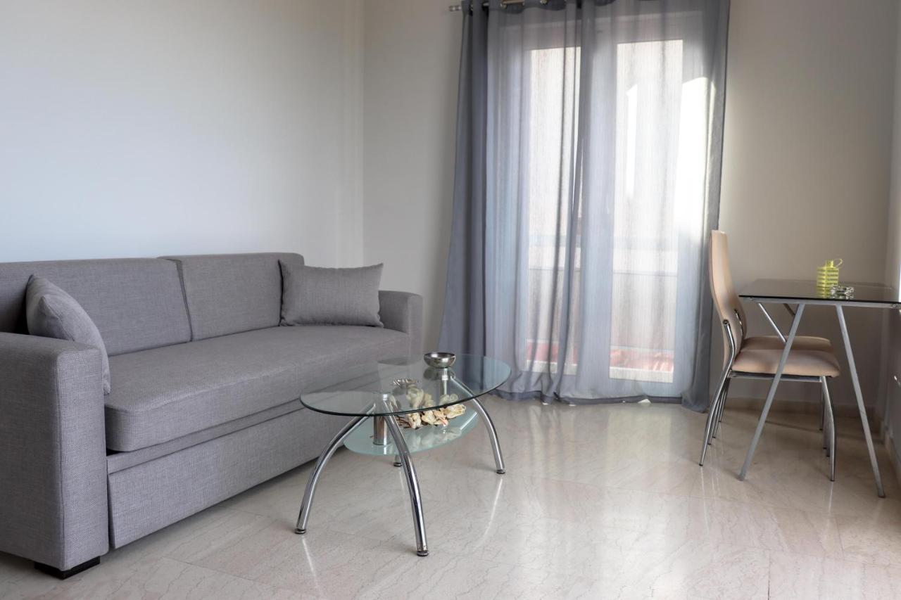 Coastal On The Pedestrian Road Apartment