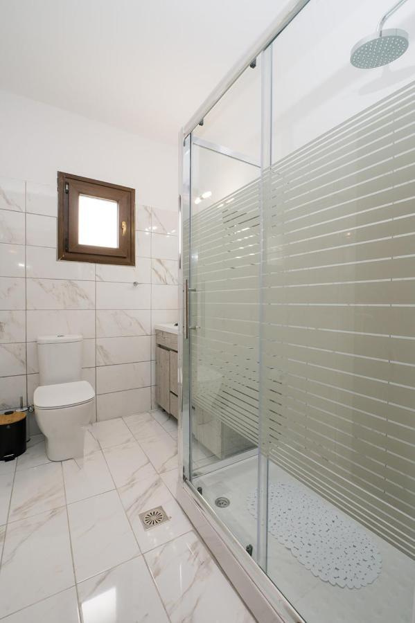 Lakis Apartment