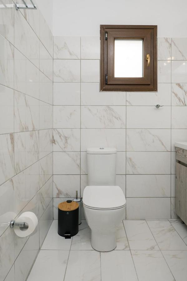 Lakis Apartment