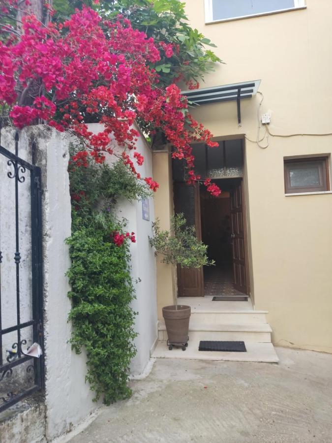 Chrisanthi Apartment *