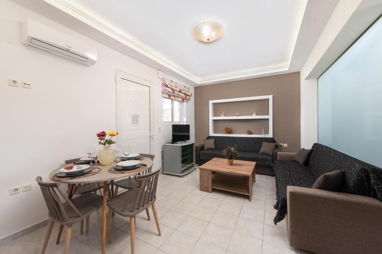 Savvas Apartment