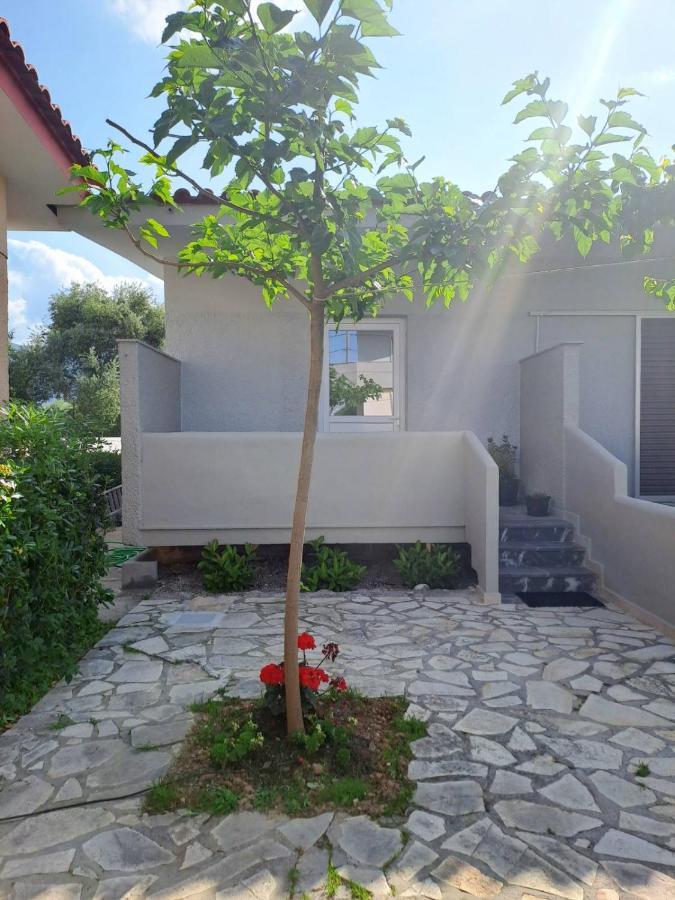 Maro Sweet Apartment Aigio