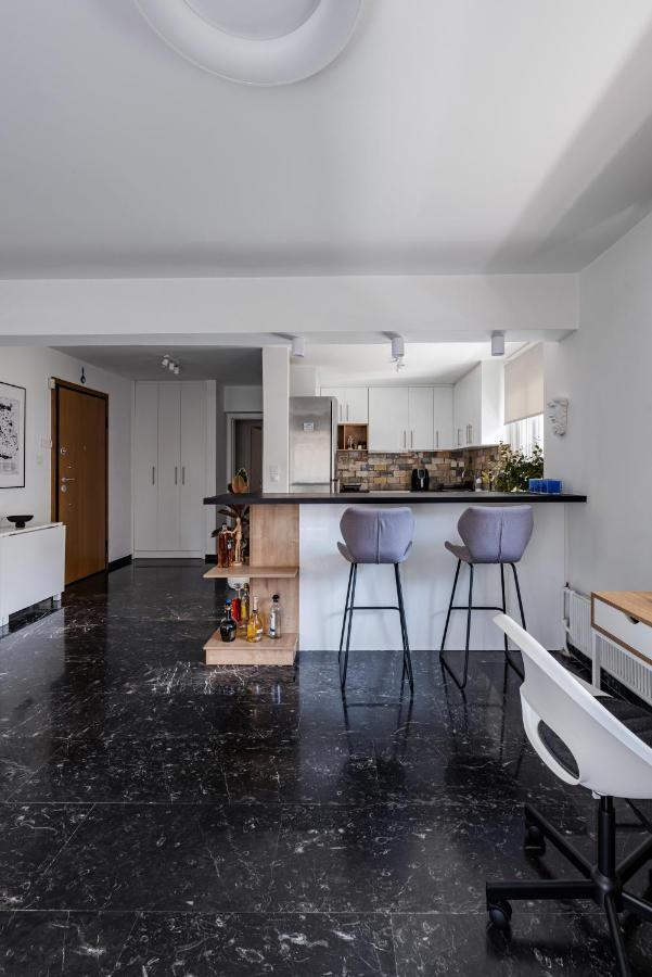 The Black Marble - Sea View, 2br, 2ba By Bnc *