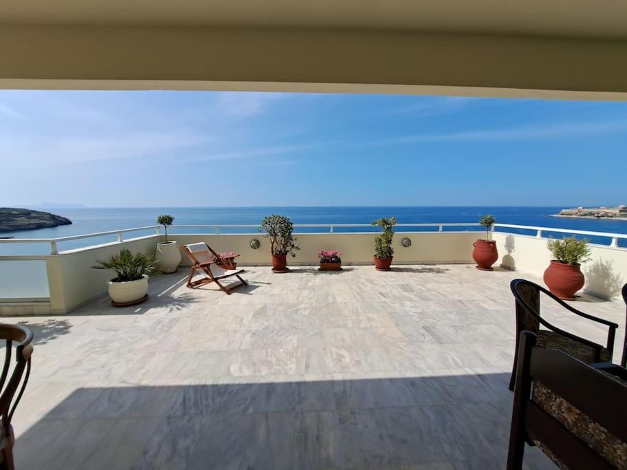 Seaview Flora's Luxury Apartment-300meters From The Rethymno (Crete)