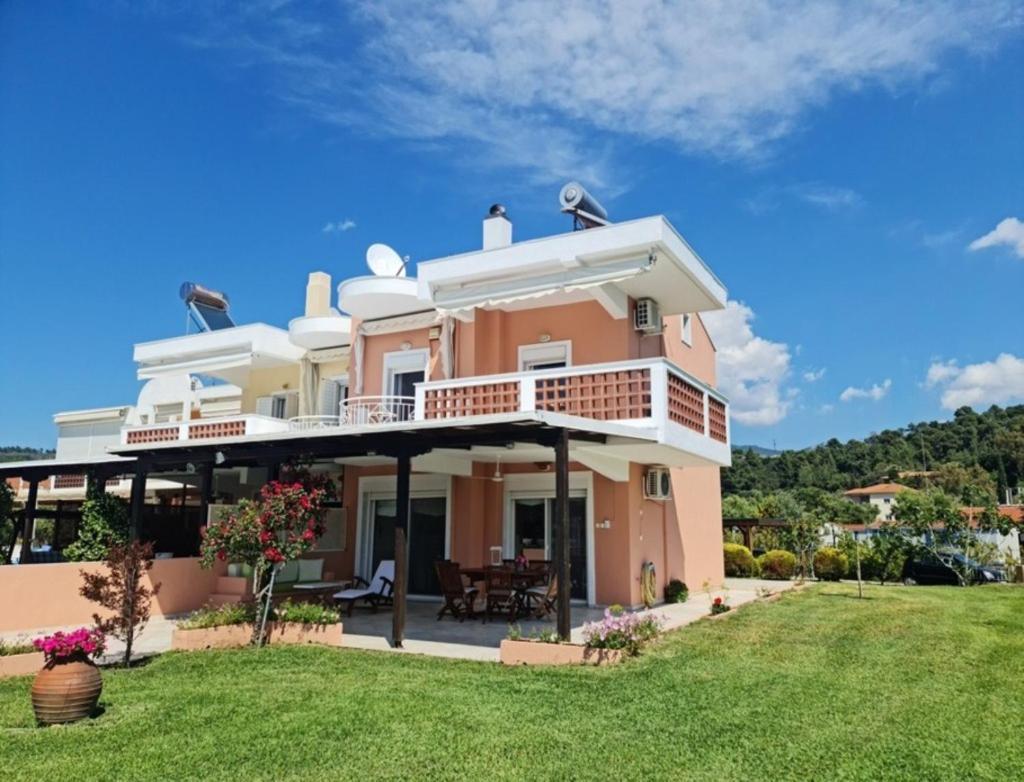 Stunning Beachfront For Rent *