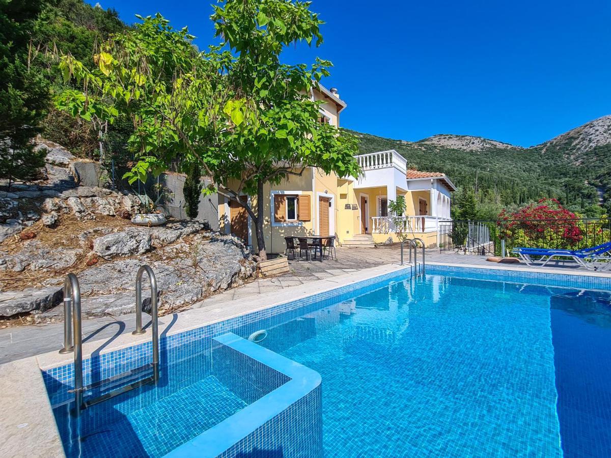 Victoria - 3 Bedroom With A Private Pool *
