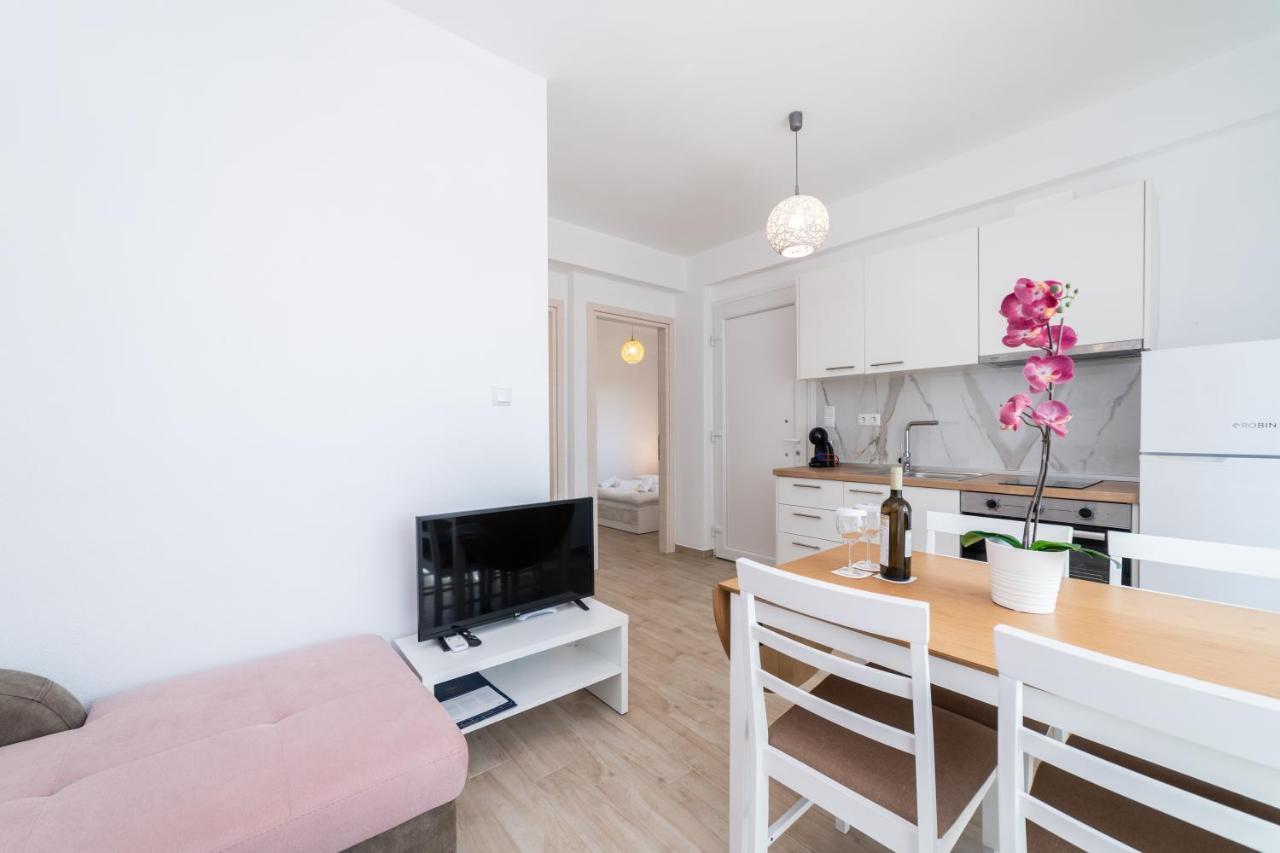 Kleoniki & Irida Residential Complexes * Ofrinion