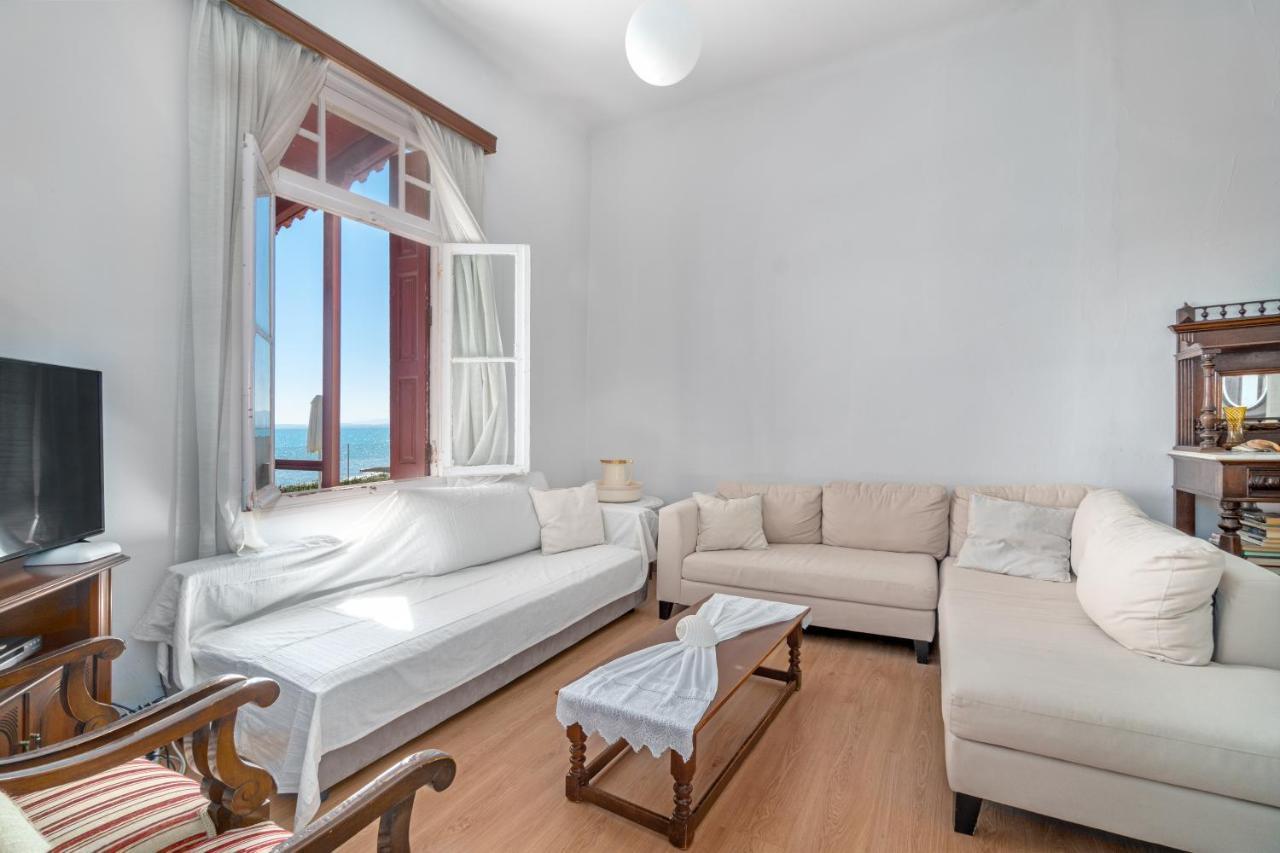 Angelos Villa *