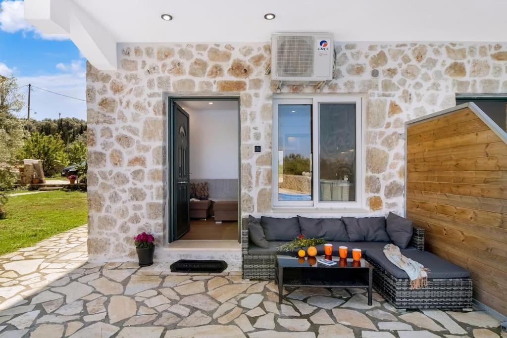 Sea View Apartment Tsoukaladhes