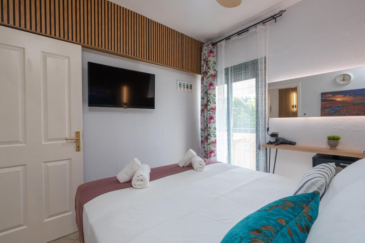 Apartment Aphrodite Ideal For Holidays In *