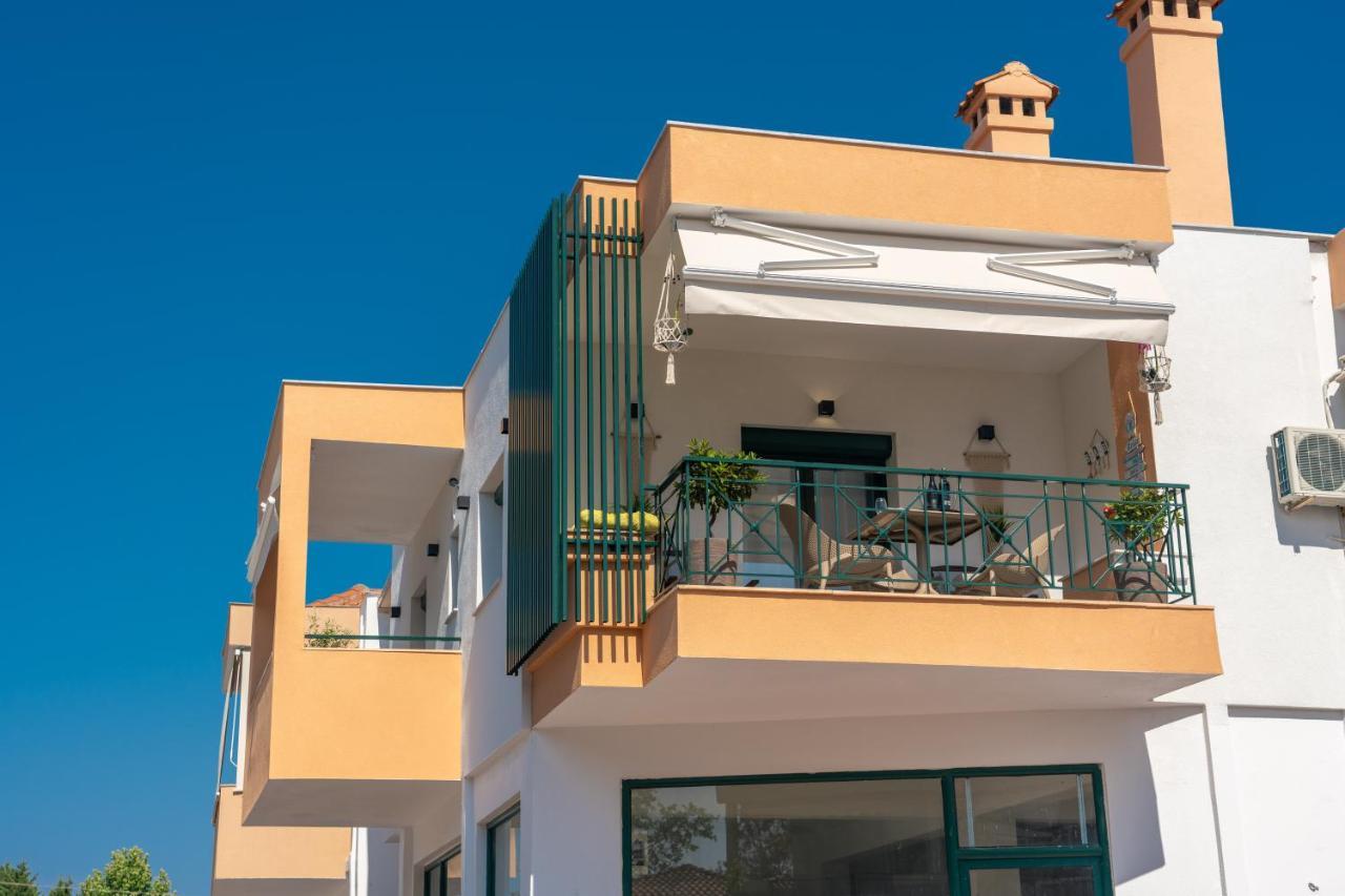 Apartment Aphrodite Ideal For Holidays In *