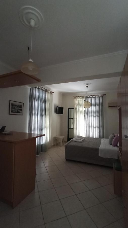 Aparthotel To Kastro