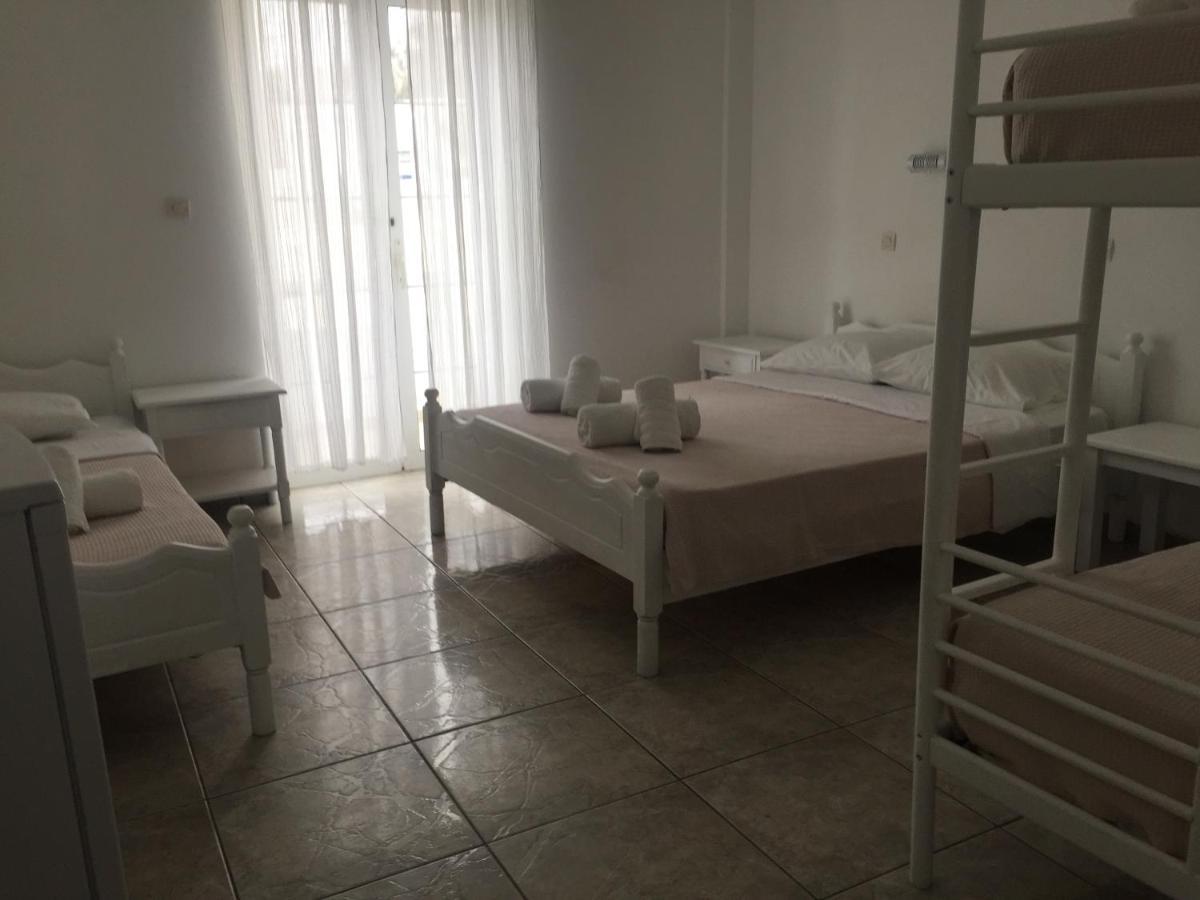 Armadoros / Backpackers Hotel