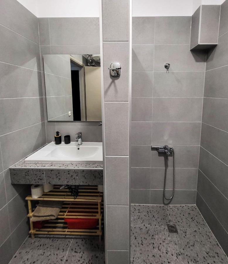 Varka Apartment *