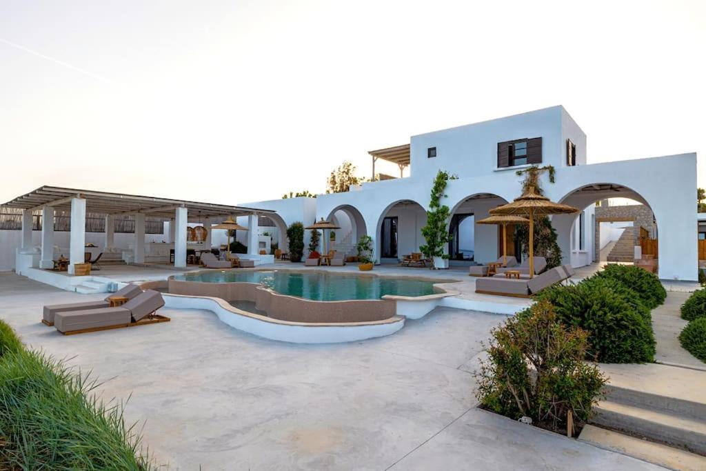 Beachfront Crystalia Villa *