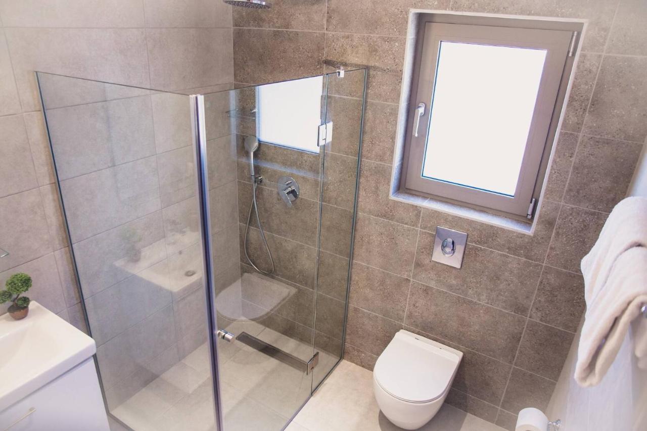 Starlight Guro - 4bd, 4ba, 4min To