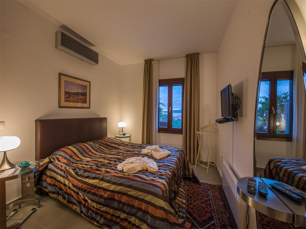 Athos - Luxury Seaside Holiday home