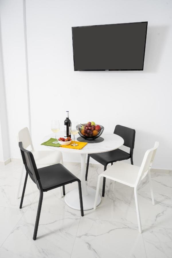 Athinais Apartment *