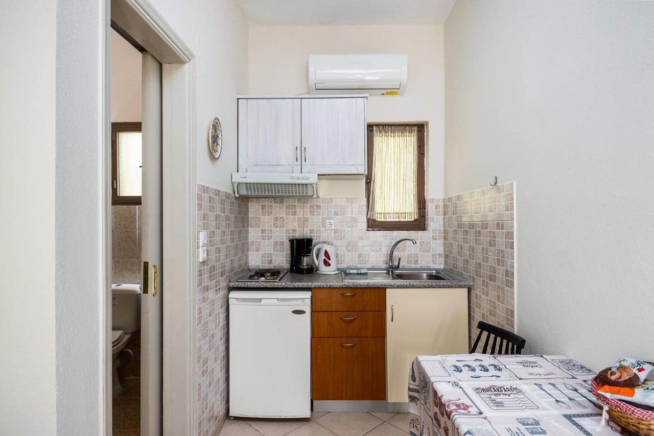 Pool Apartments, Elena & Maria By Konnect Apartment *