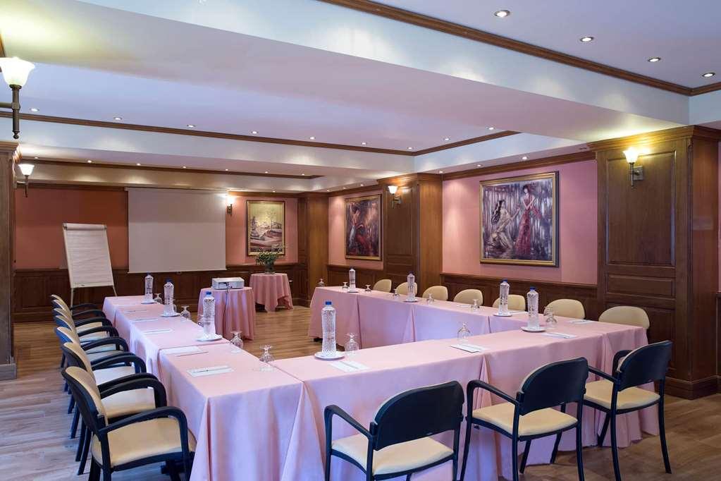 Hotel Ramada By Wyndham, Athens Club Attica Riviera