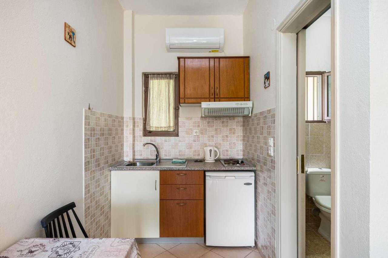 Pool Apartments, Elena & Maria By Konnect Apartment *