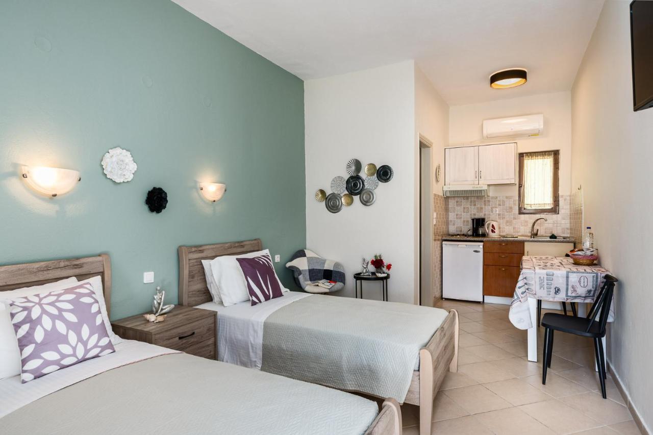 Pool Apartments, Elena & Maria By Konnect Apartment Ipsos