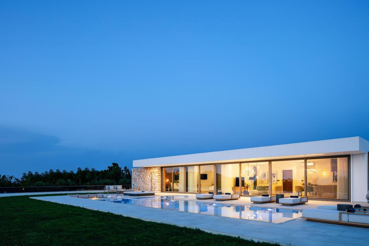 Villa Cresto Iconic Villa, With Heated Whirlpool, By Thinkvilla