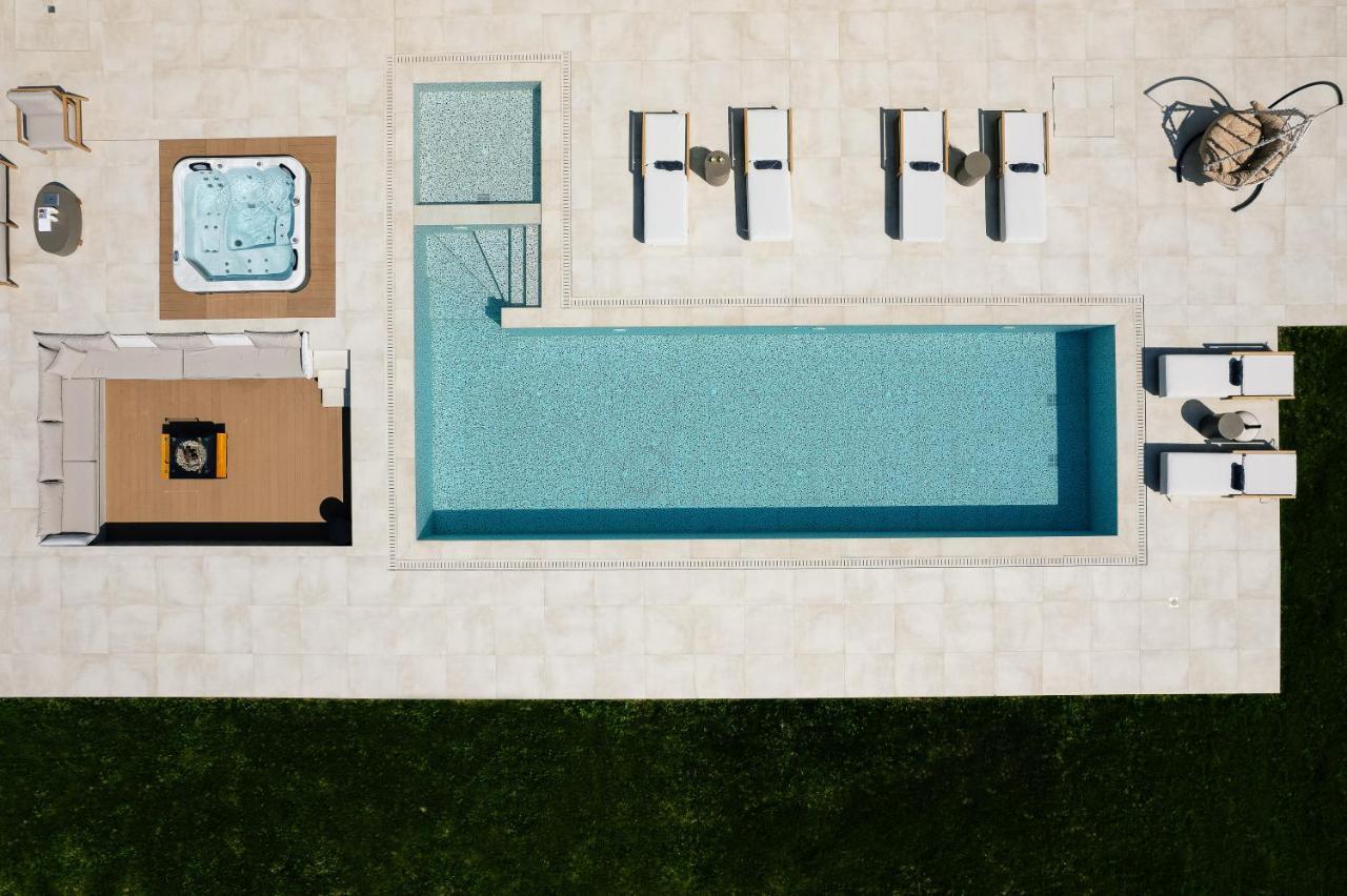 Cresto Iconic Villa, With Heated Whirlpool, By Thinkvilla *