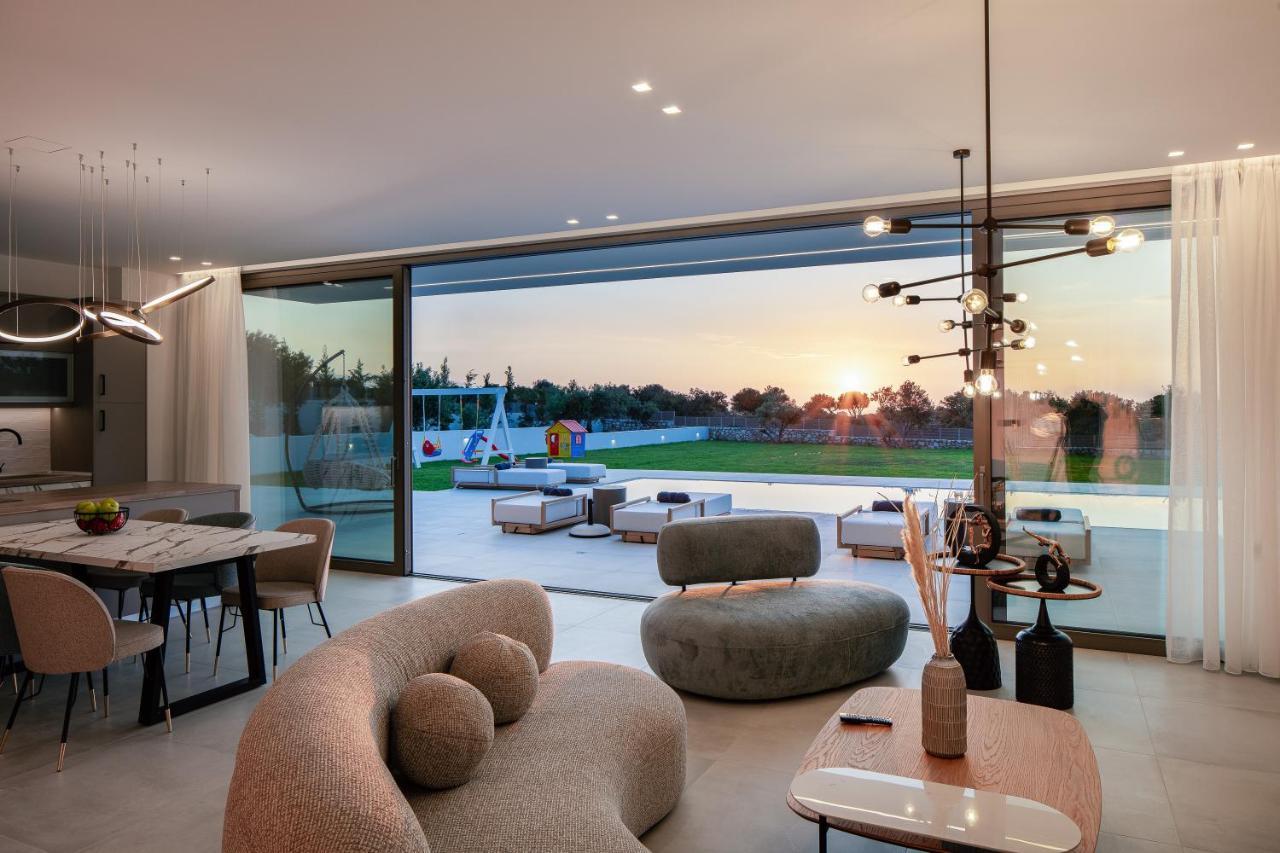 Cresto Iconic Villa, With Heated Whirlpool, By Thinkvilla Villa *