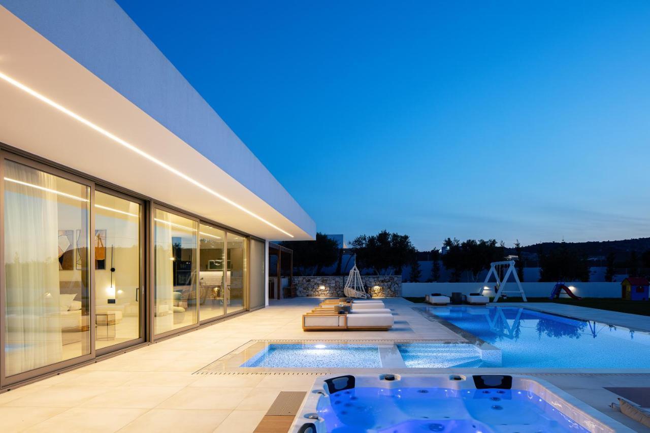 Villa Cresto Iconic Villa, With Heated Whirlpool, By Thinkvilla *