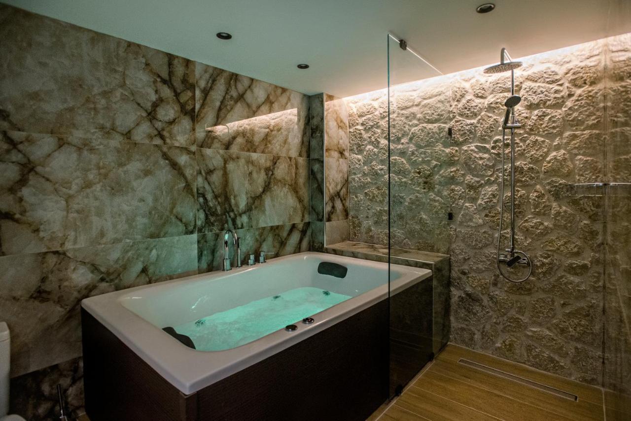 Black Rocks Luxury Seafront Holiday home Agios Gordios (Corfu)