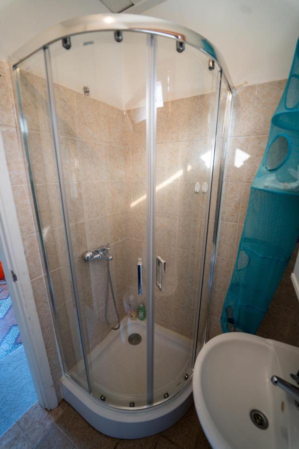 Lazarus Private House *