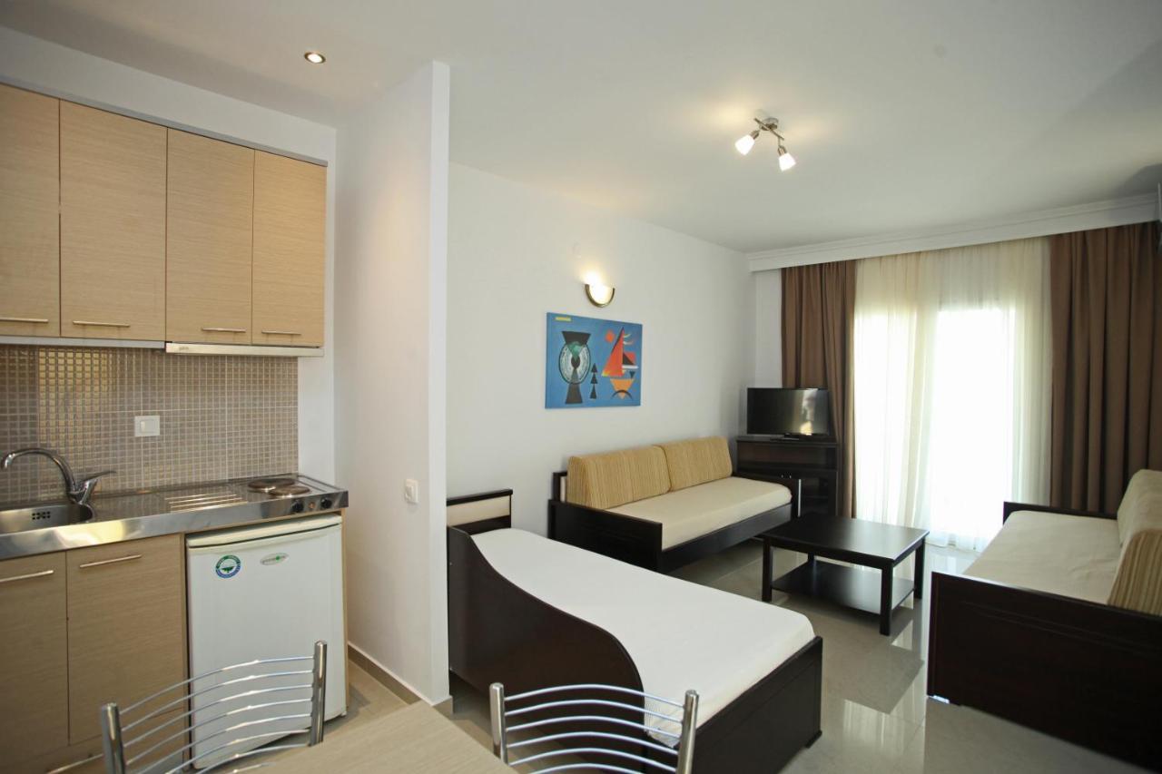 Aparthotel Naias