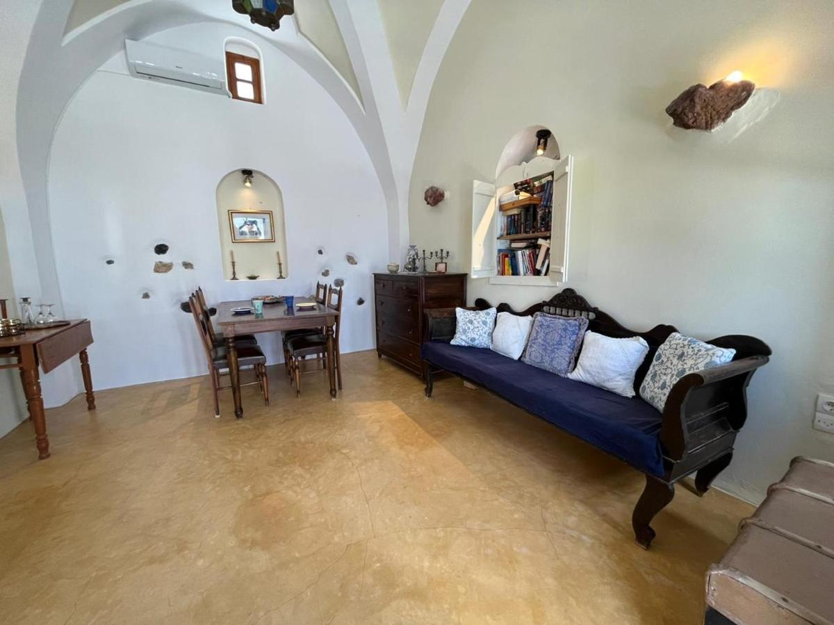 The Commander'S House Emporio (Santorini)