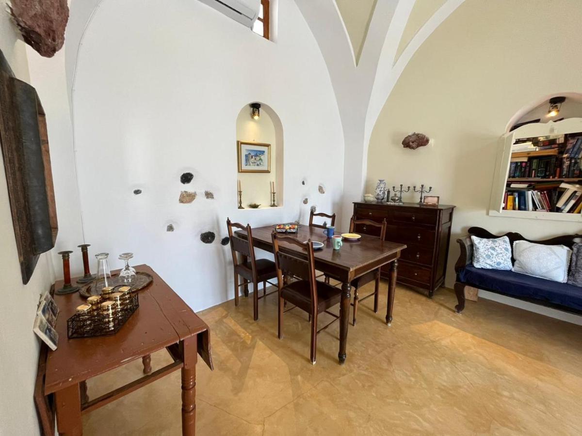The Commander'S House Emporio (Santorini)