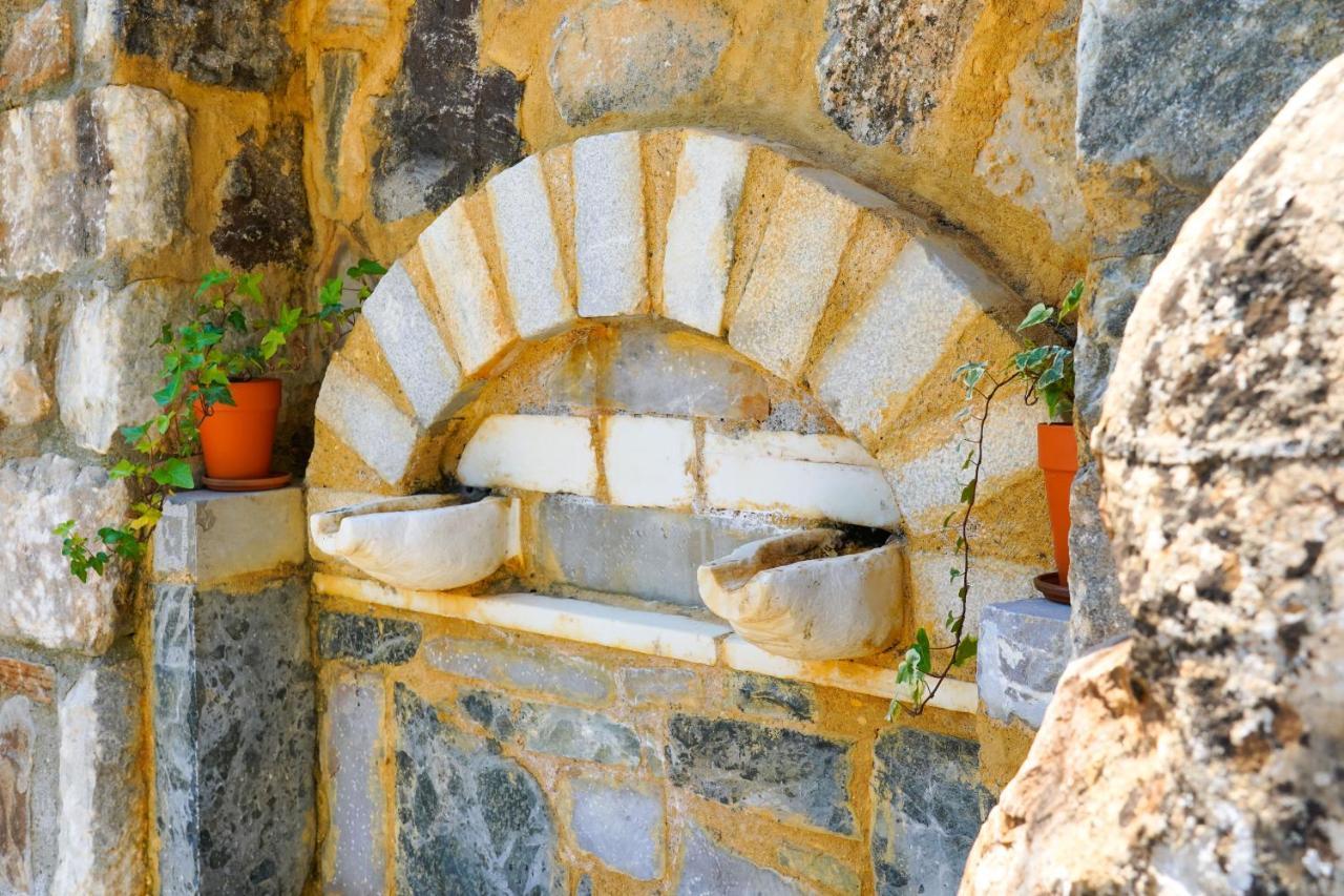 Lithos Villa