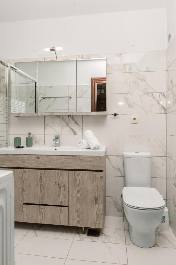 Apartment Lakis *