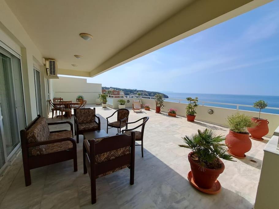 Seaview Flora's Luxury Apartment-300meters From The Apartment *