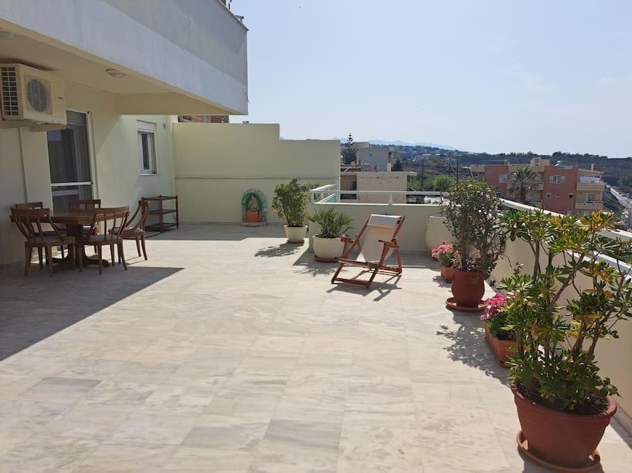 Seaview Flora's Luxury Apartment-300meters From The *
