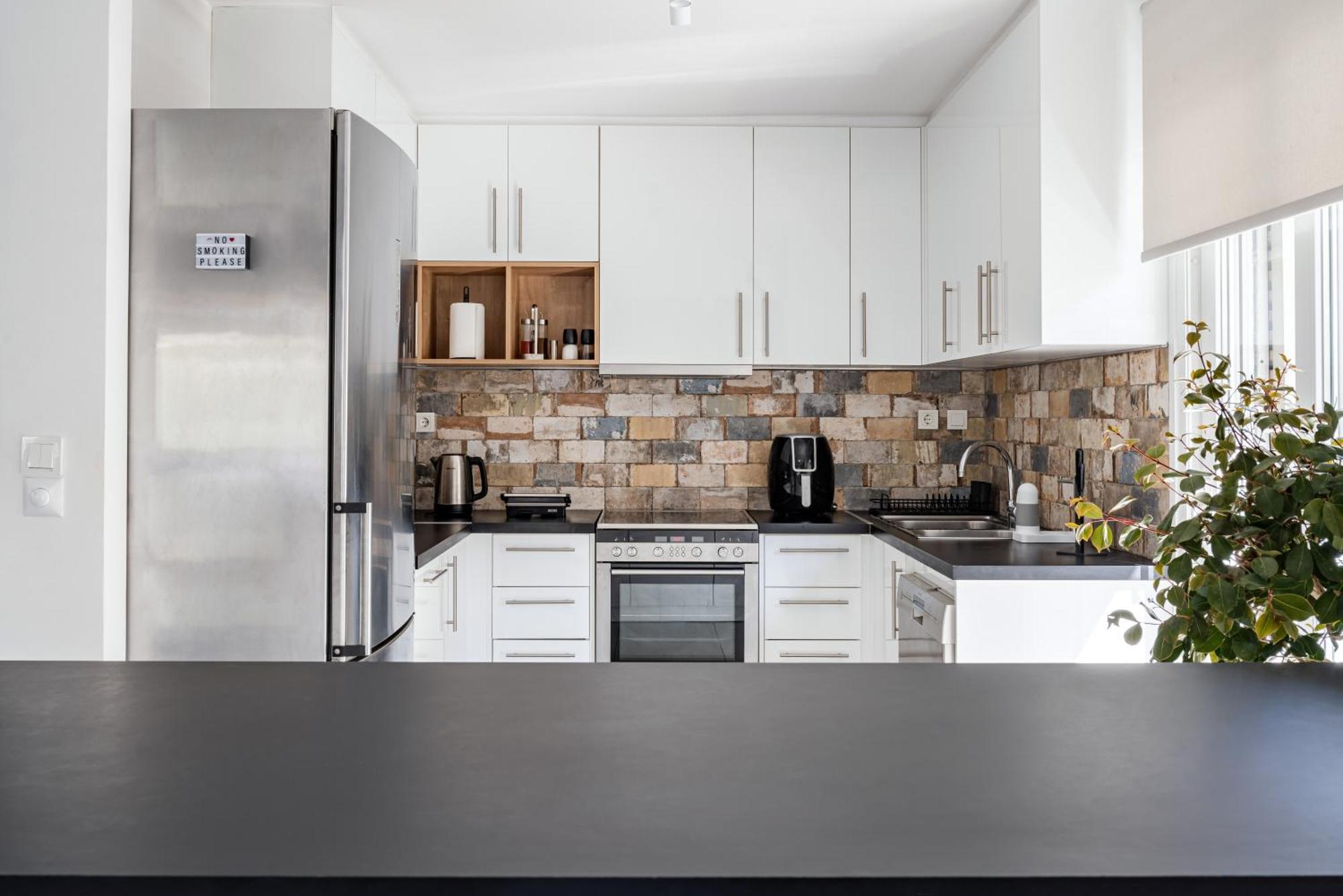 The Black Marble - Sea View, 2br, 2ba By Bnc Apartment