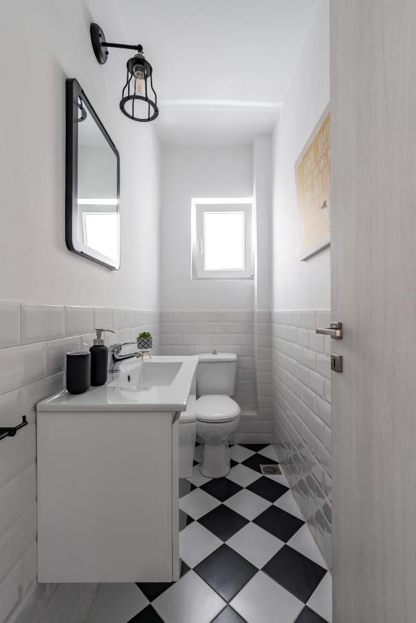 The Black Marble - Sea View, 2br, 2ba By Bnc *