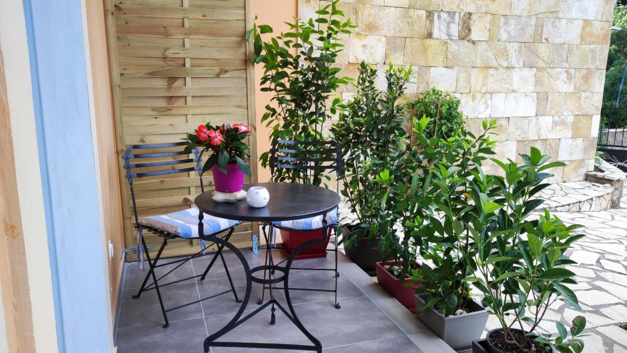 Amaryllis Apartment *