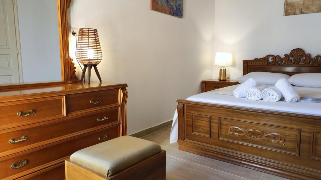 Amaryllis Apartment *