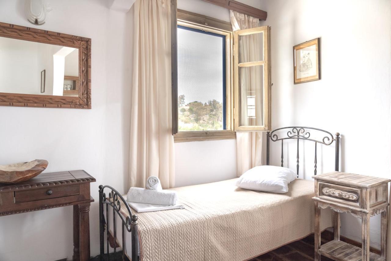 Alexandros By The - Serifos Guest house Livadakia