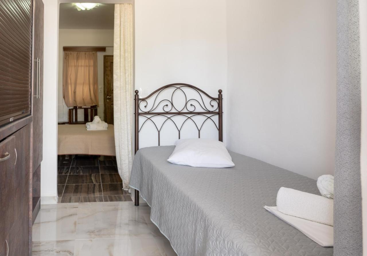 Alexandros By The - Serifos Guest house